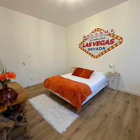 Le Casino Royal A Proximite Du Port 펜션 *