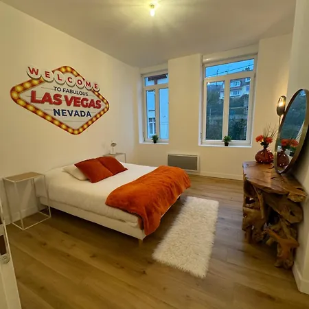 Le Casino Royal A Proximite Du Port 펜션